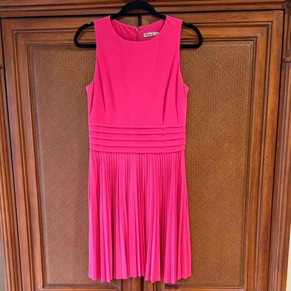 Elegant Pink Sleeveless pleated dress - Picture 1 of 4